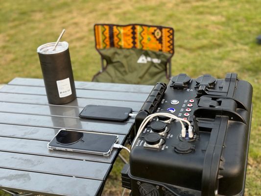 Fuente de alimentación portátil de 220 V Alta potencia de salida 6000 W Estación de energía UPS para trabajo al aire libre