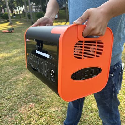 AT22 220V Potencia portátil 2200W Pico 4400W Batería de litio para acampar y emergencias