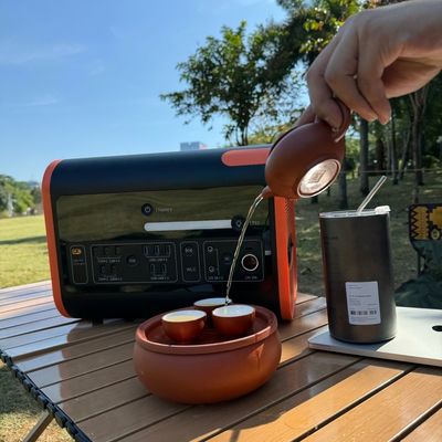 Fuente de alimentación móvil recargable de tipo C Estación solar de 2200 W para teléfonos móviles portátiles