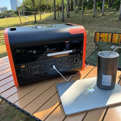 Tipo de salida LiFePO4 Generador solar portátil de 2000W Estación de energía solar de 2200W para el hogar