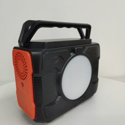 Luz LED de 4W y salida de CA de onda modificada en generador solar portátil de 200W