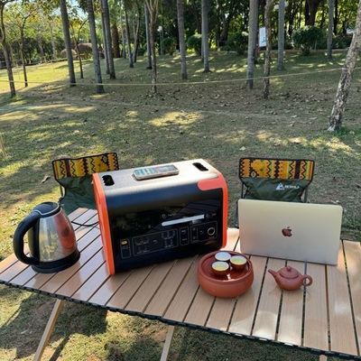 Estación de energía solar multifuncional para camping con USB 12W*3/18W*2 y frecuencia 50±0.5Hz