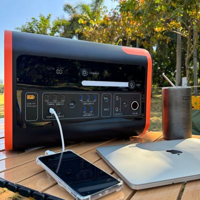Generador portátil de 2200W con banco de alimentación de salida de 230V AC/DC y carga inalámbrica de 15W