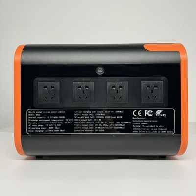 Estación eléctrica de almacenamiento de energía portátil de carga solar de 800W en negro con color naranja