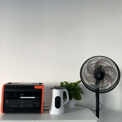 Cargador solar Iluminación LED para automóviles UPS Recargable Estación eléctrica de litio portátil Sistema de inversor
