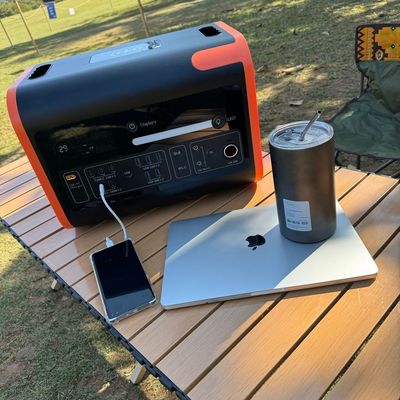 Generador de emergencia solar de almacenamiento de energía exterior de 2000W con salida de onda senoidal pura de CA