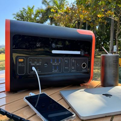Estación eléctrica móvil USB 2000W Generador solar de carga rápida con tipo C 3*18W/2*100W