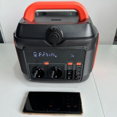 Generador solar de emergencia para el hogar de color naranja de 600W con toma de corriente alterna estándar nacional