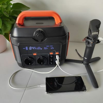 Fuente de alimentación con batería de litio de 600W para el mercado Aii USB Tipo C Salida CC y CA