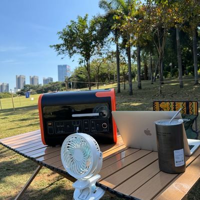 220V±5% AC Salida 2200W Fuente de alimentación portátil Su respaldo para emergencias en el hogar y acampar