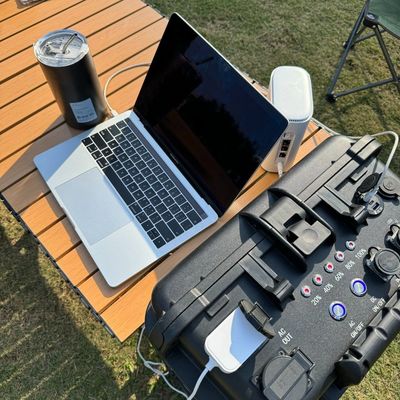 110V/220V AC Salida Cargador portátil para el hogar y el campamento 6000W 6212Wh con panel solar USB