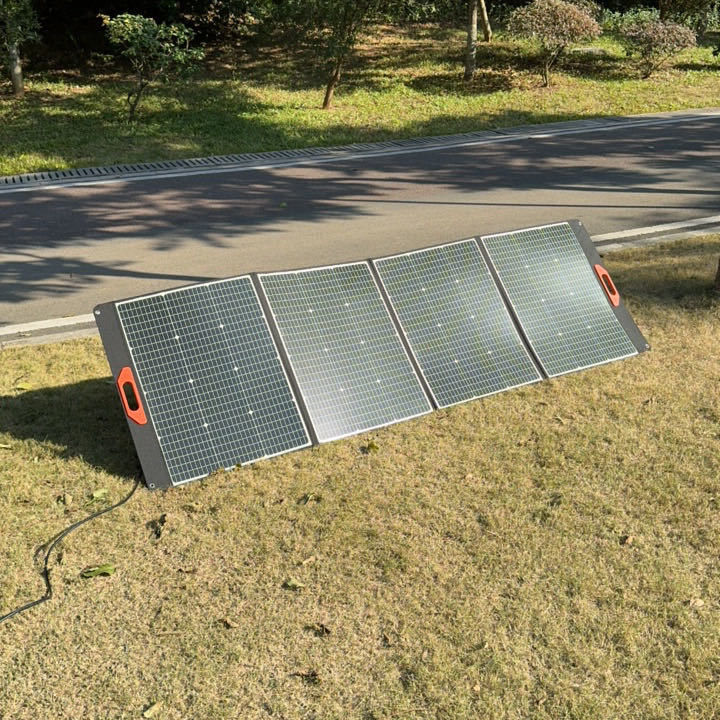 Los paneles solares plegables cargan los teléfonos móviles con una eficiencia de conversión del 22,8% en movimiento