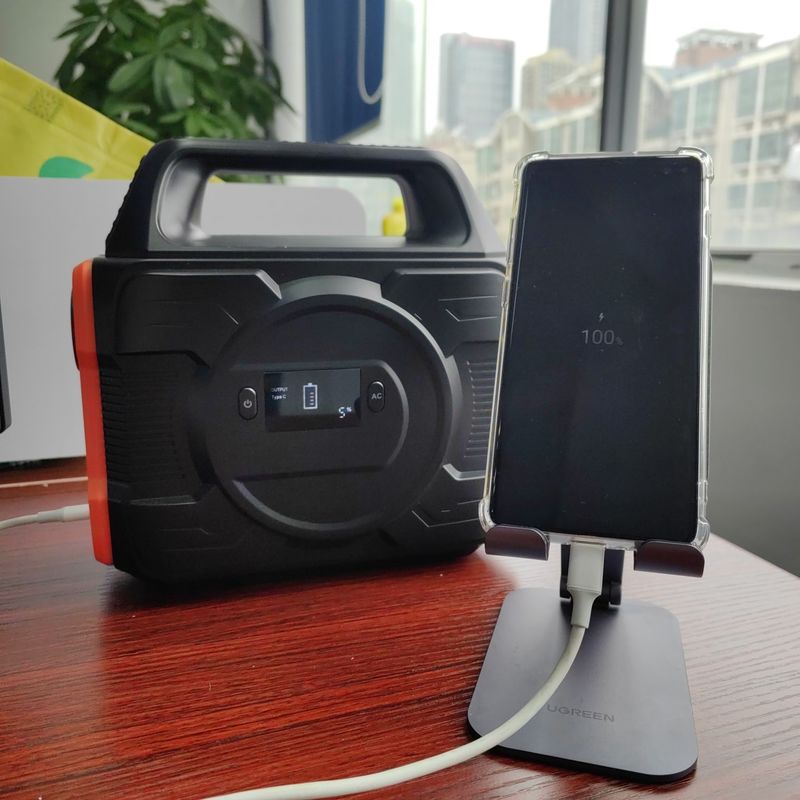 EU AC Socket Iluminación de emergencia para el hogar Estación eléctrica móvil Generador solar portátil de 300 W