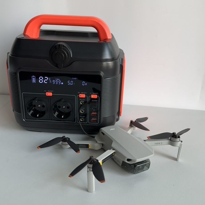Estación eléctrica de batería de iones de litio al aire libre de 600W con iluminación LED y salida QC3.0