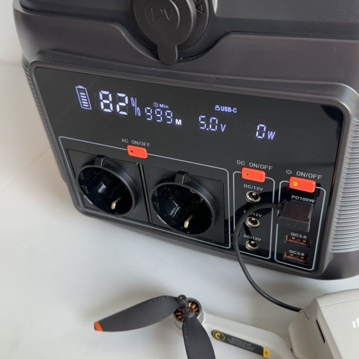 600W de viaje de almacenamiento de energía de litio portátil fuente de alimentación con paneles solares de carga 60W